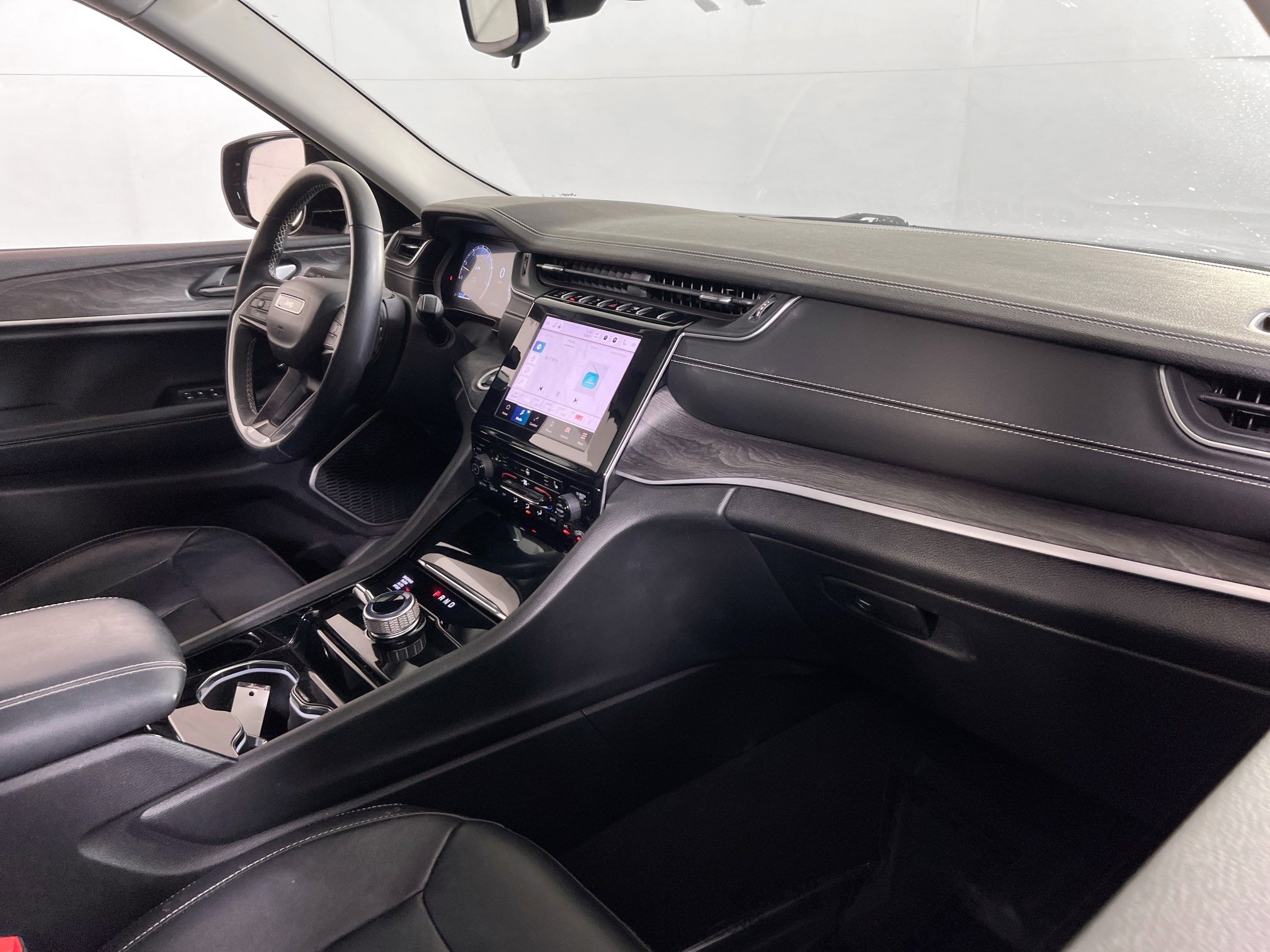 Used 2022 Jeep Grand Cherokee Limited image 28