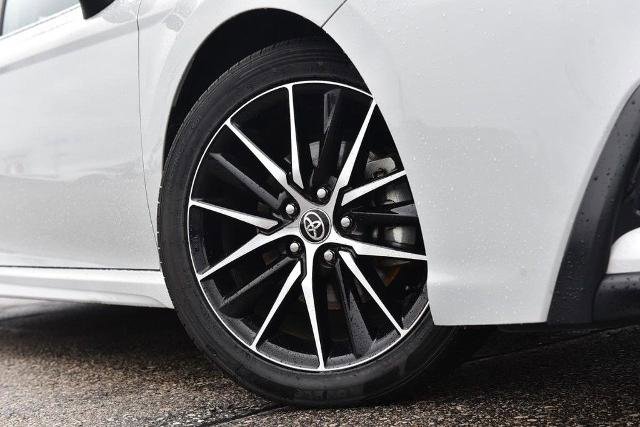 Used 2024 Toyota Camry SE image 3
