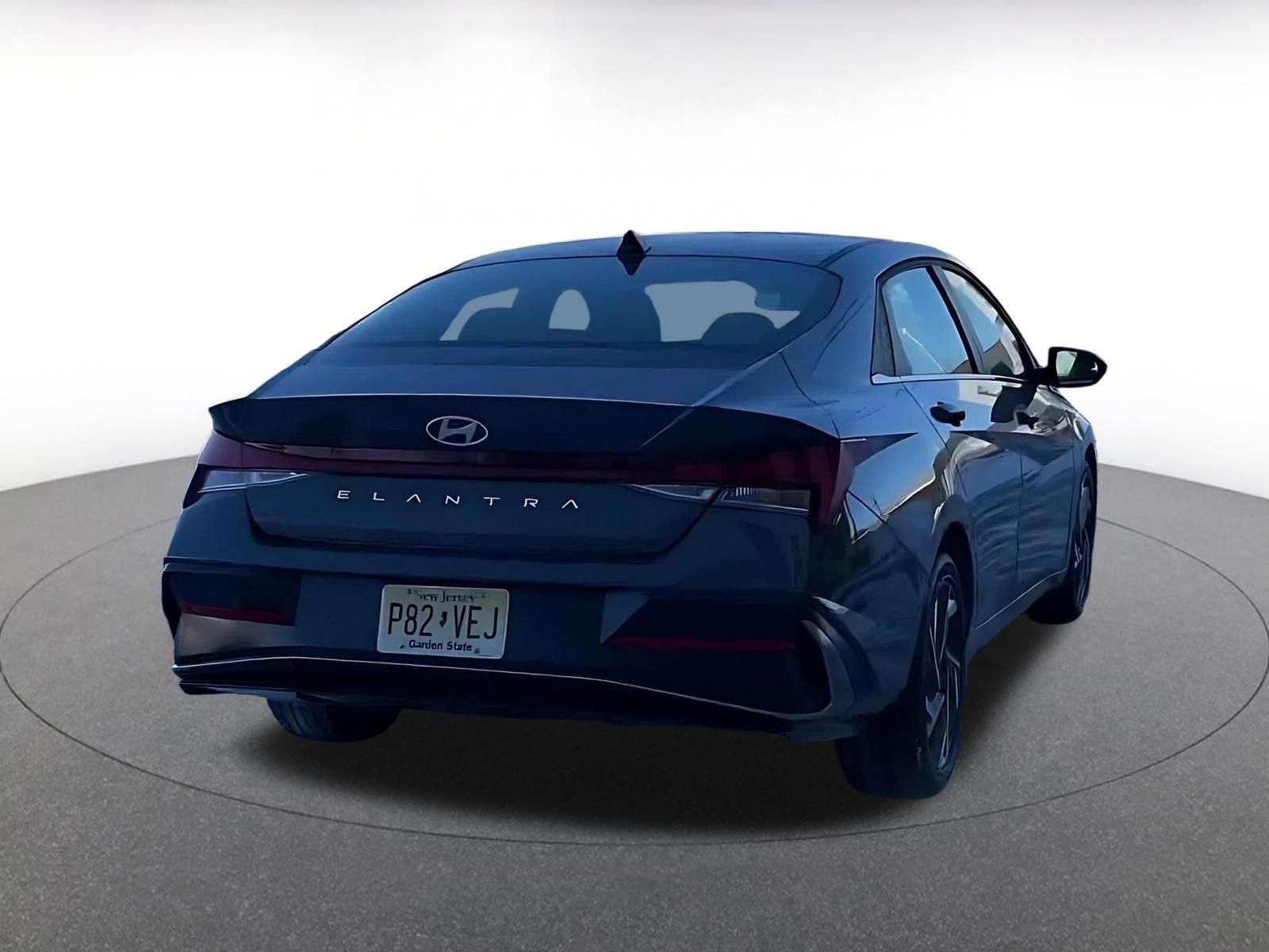 Used 2025 Hyundai Elantra SEL image 12
