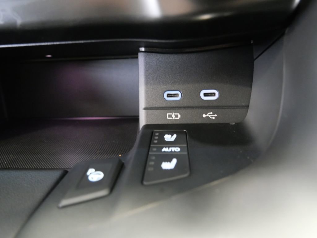 Used 2025 Lexus LX 700h Overtrail image 27