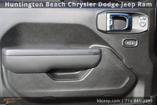 Used 2025 Jeep Gladiator Sport image 17