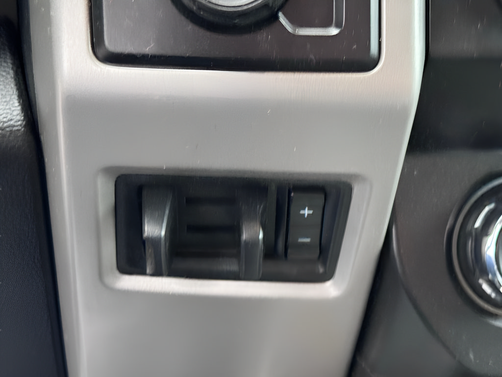 Used 2021 Ford F250 Lariat w/ Lariat Value Package AWD/4WD image 32