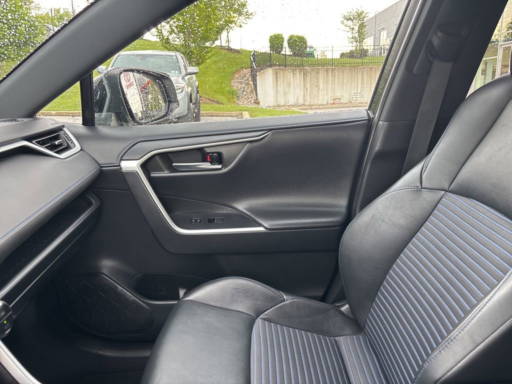 Used 2022 Toyota RAV4 XSE w/ XSE Grade Weather Package AWD/4WD image 27