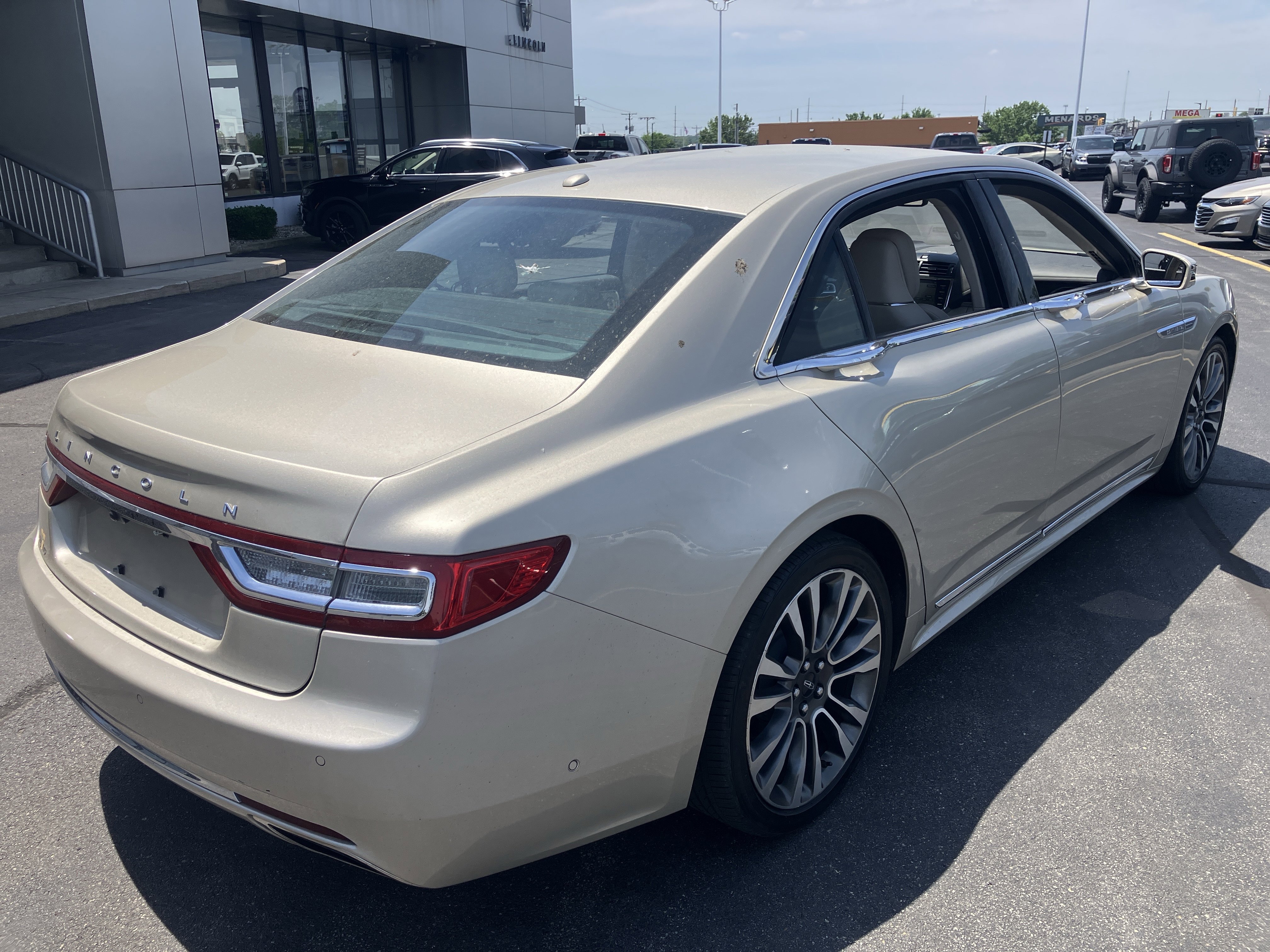 Used 2017 Lincoln Continental Reserve w/ Luxury Package AWD/4WD image 7