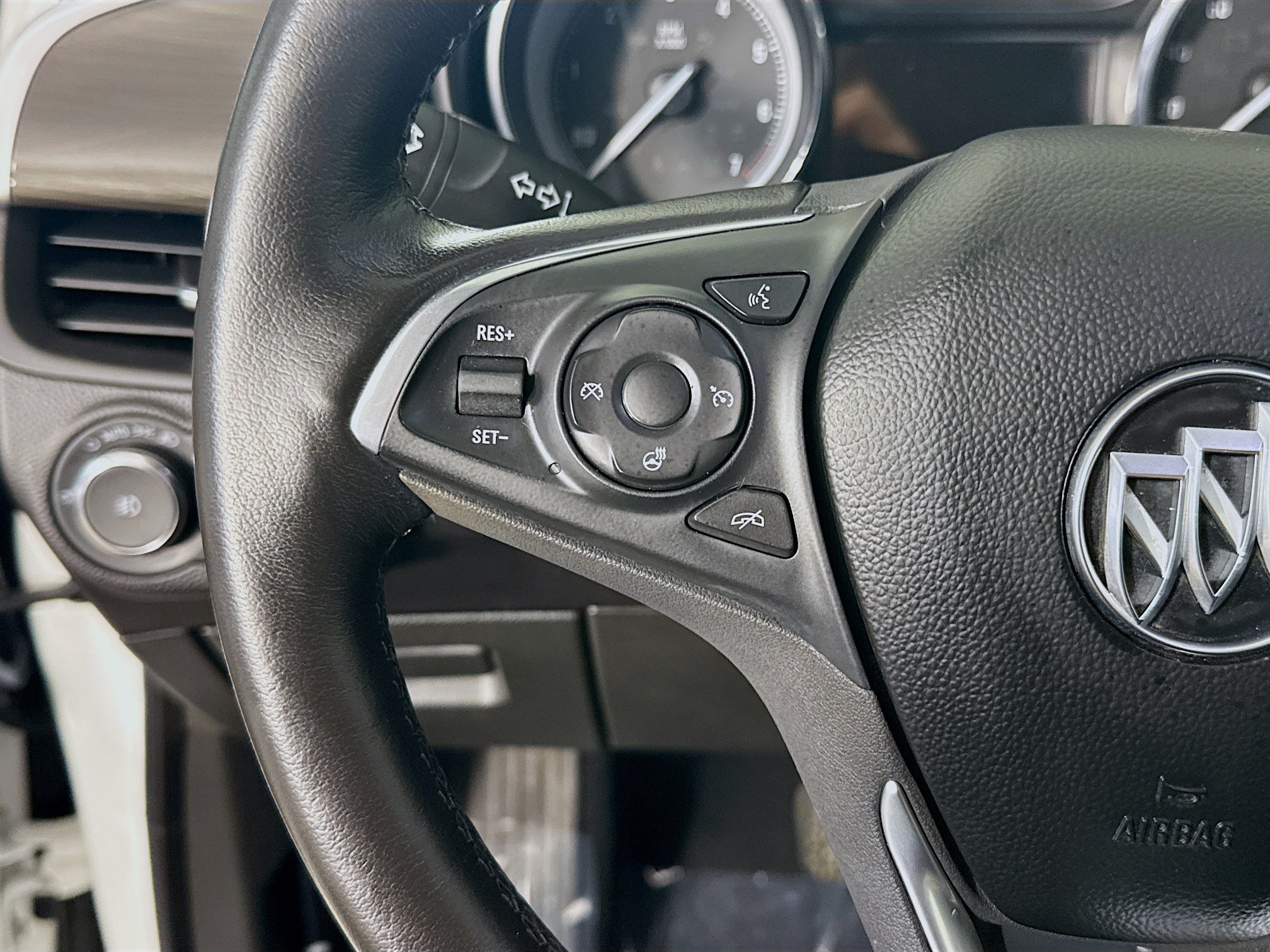 Used 2020 Buick Envision Essence FWD image 14