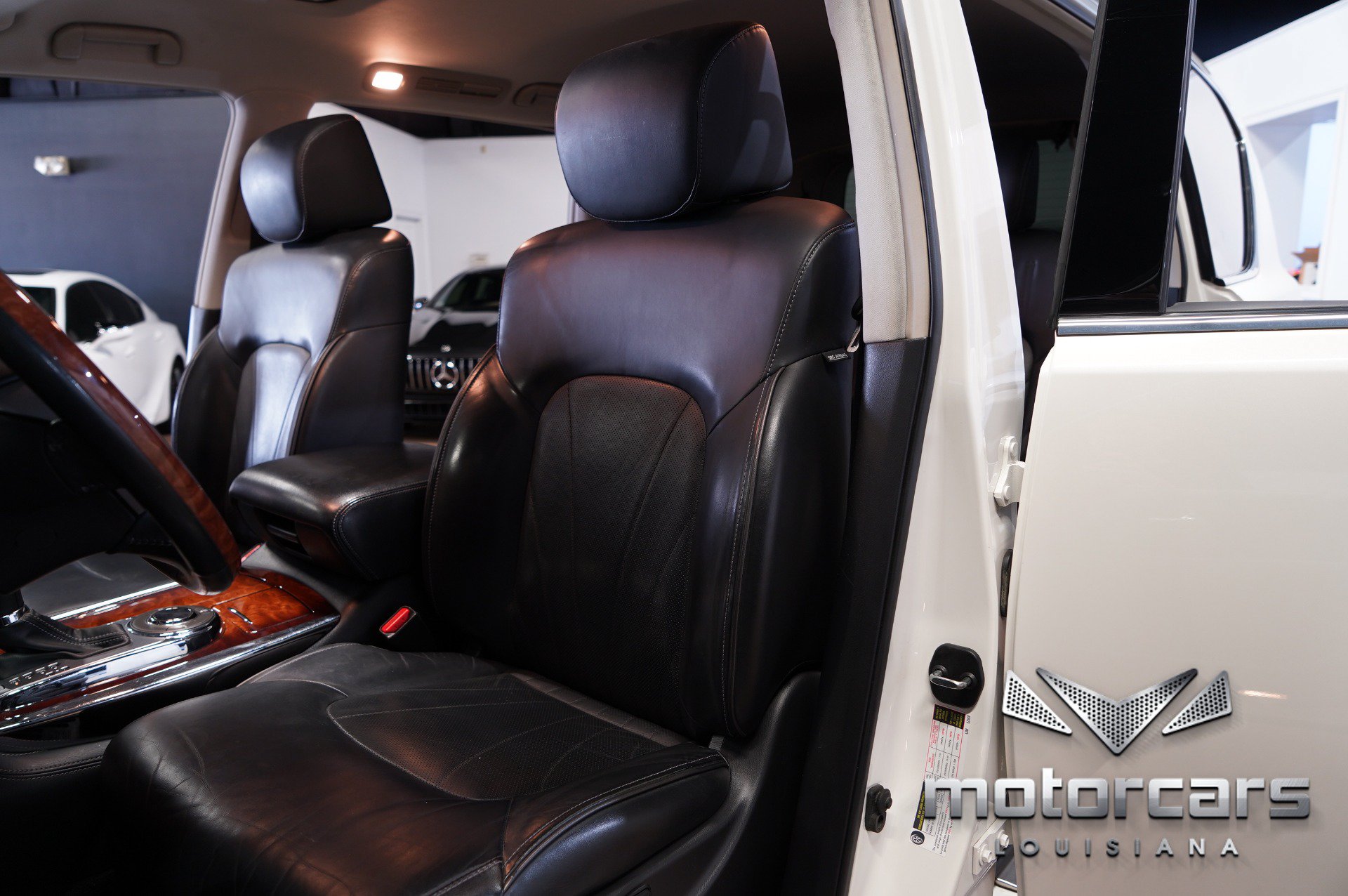 Used 2017 INFINITI QX80 2WD w/ Deluxe Technology Package image 23