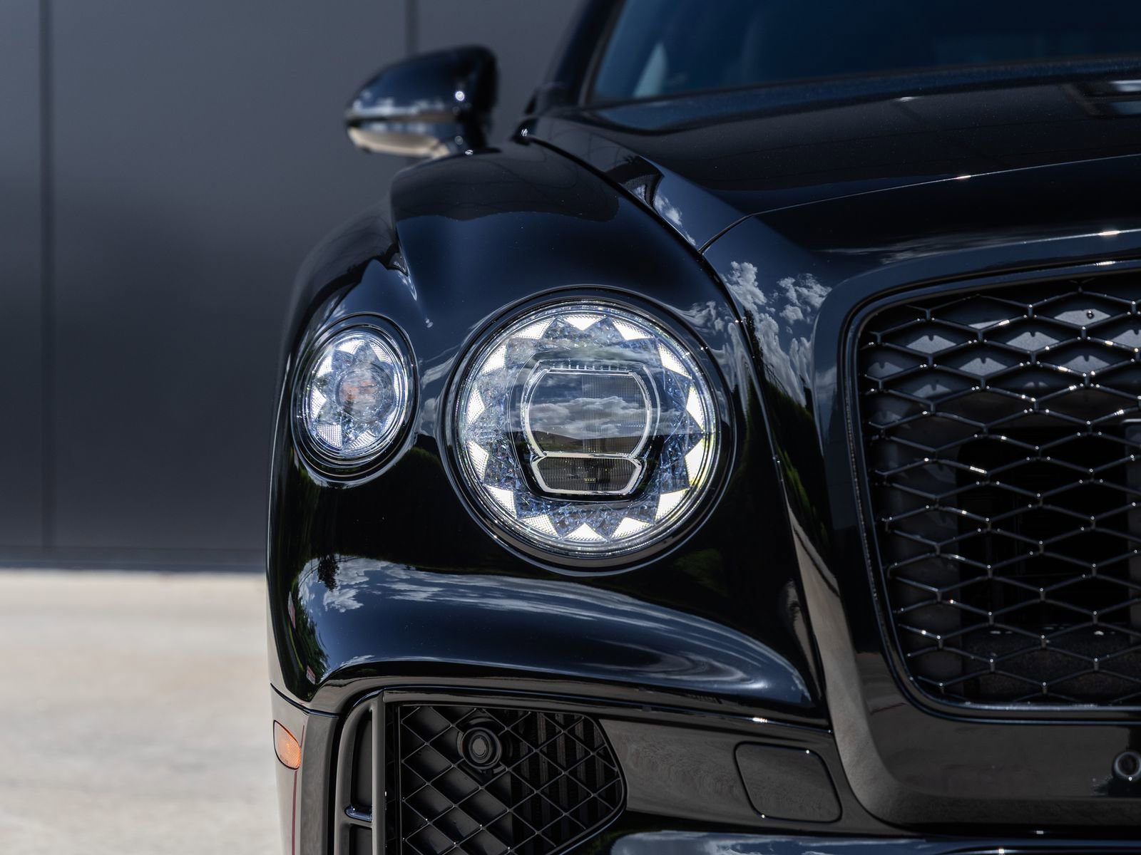 Used 2025 Bentley Flying Spur Plug-In Hybrid AWD/4WD image 18