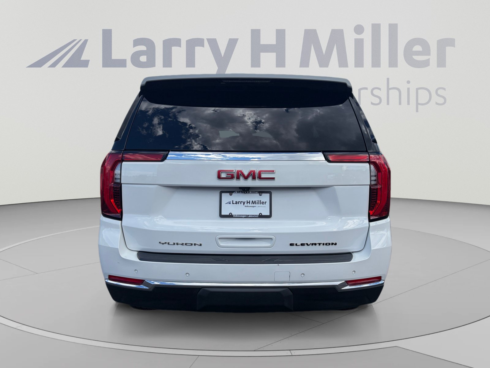 Used 2025 GMC Yukon Elevation AWD/4WD image 4