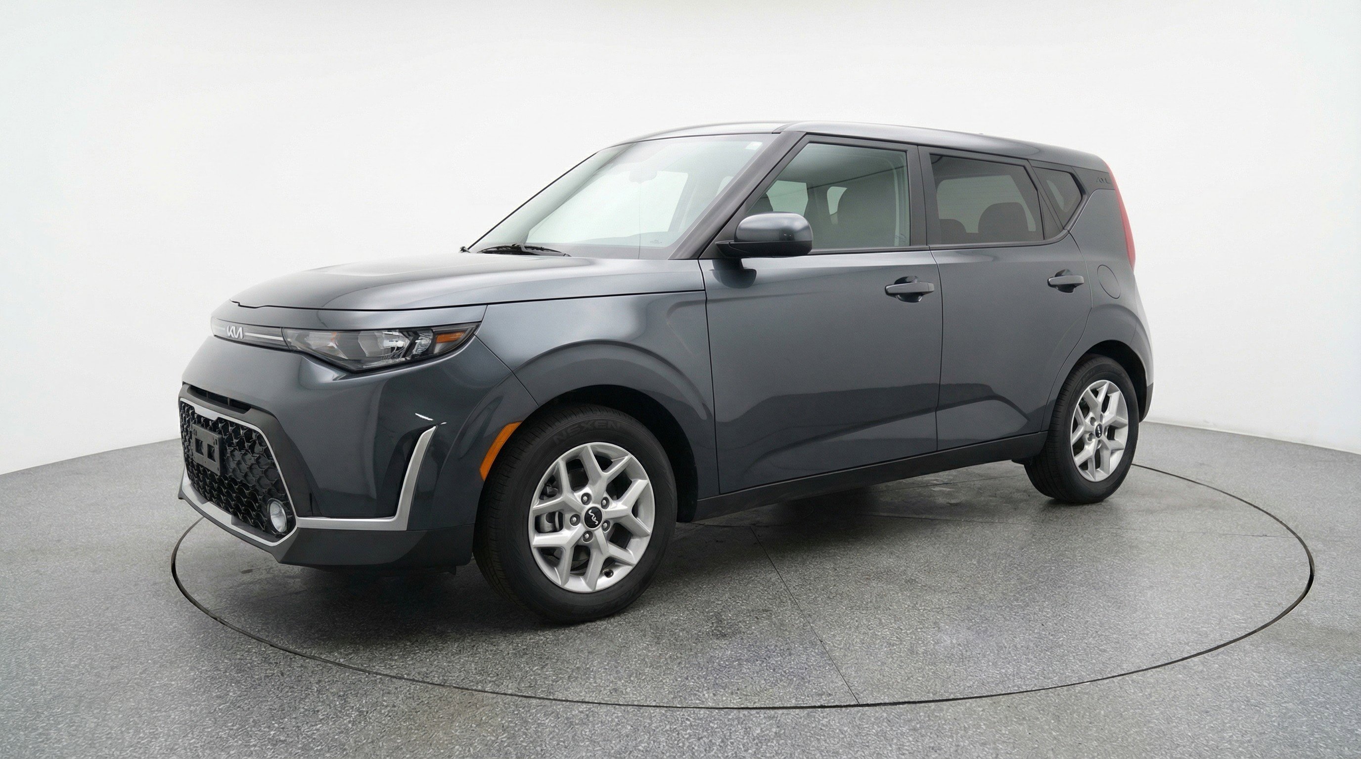 Used 2025 Kia Soul LX w/ LX Technology Package FWD image 3
