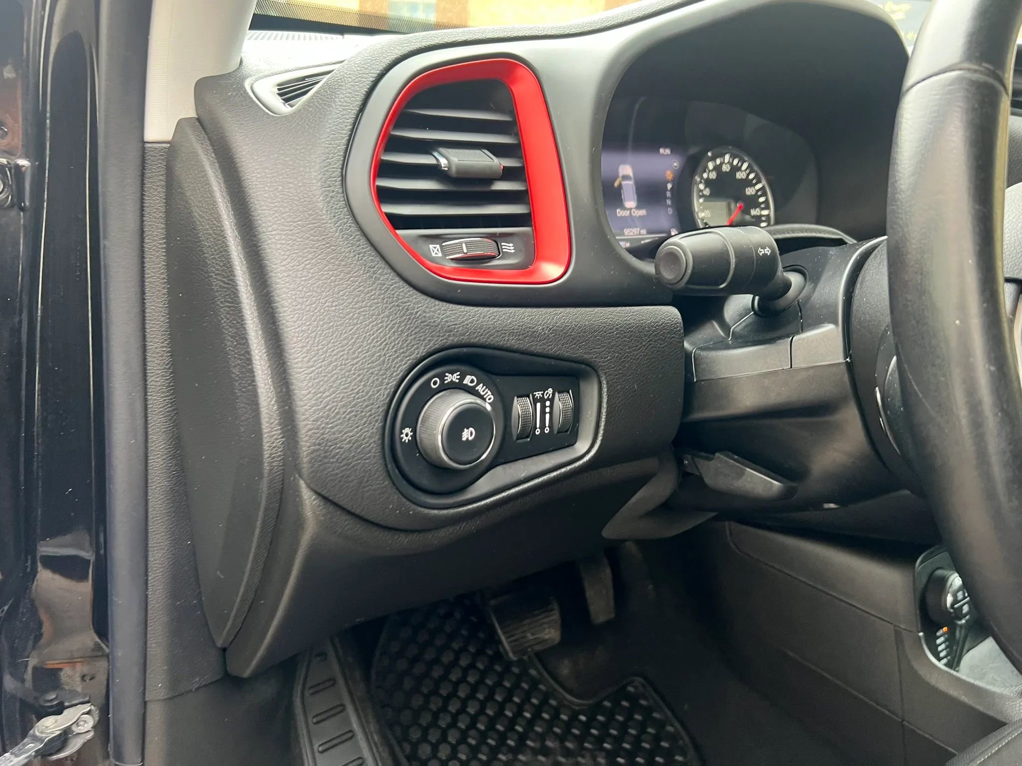 Used 2017 Jeep Renegade Trailhawk image 14