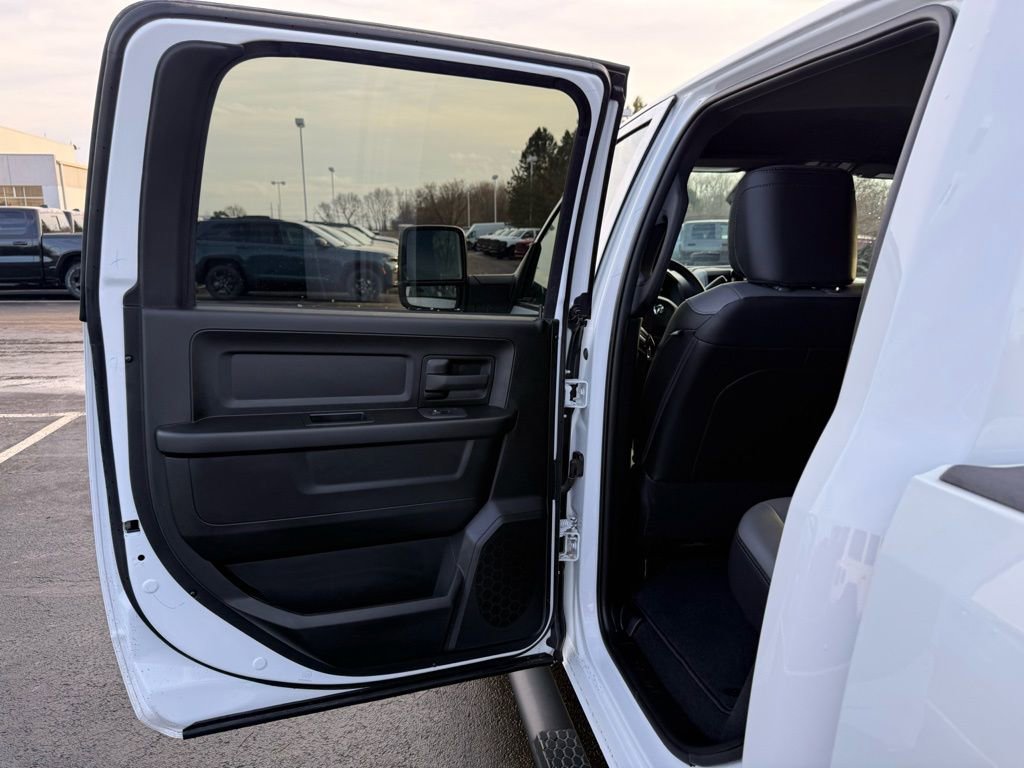 New 2025 RAM 2500 Tradesman w/ Safety Group AWD/4WD image 31
