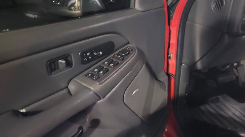 Used 2004 Chevrolet Silverado 2500 LT w/ Skid Plate Package image 11