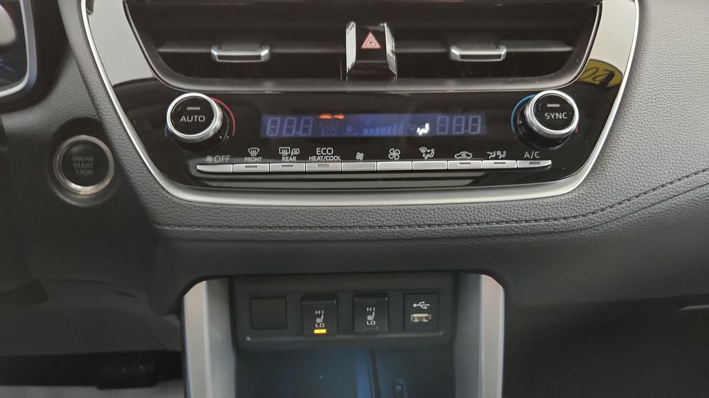 Used 2022 Toyota Corolla Cross XLE w/ Convenience Package AWD/4WD image 31
