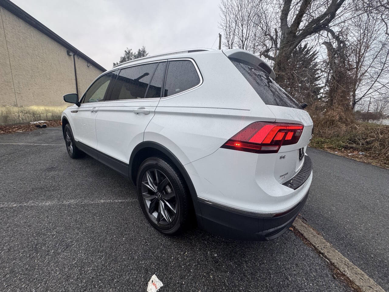 Used 2024 Volkswagen Tiguan SE image 4
