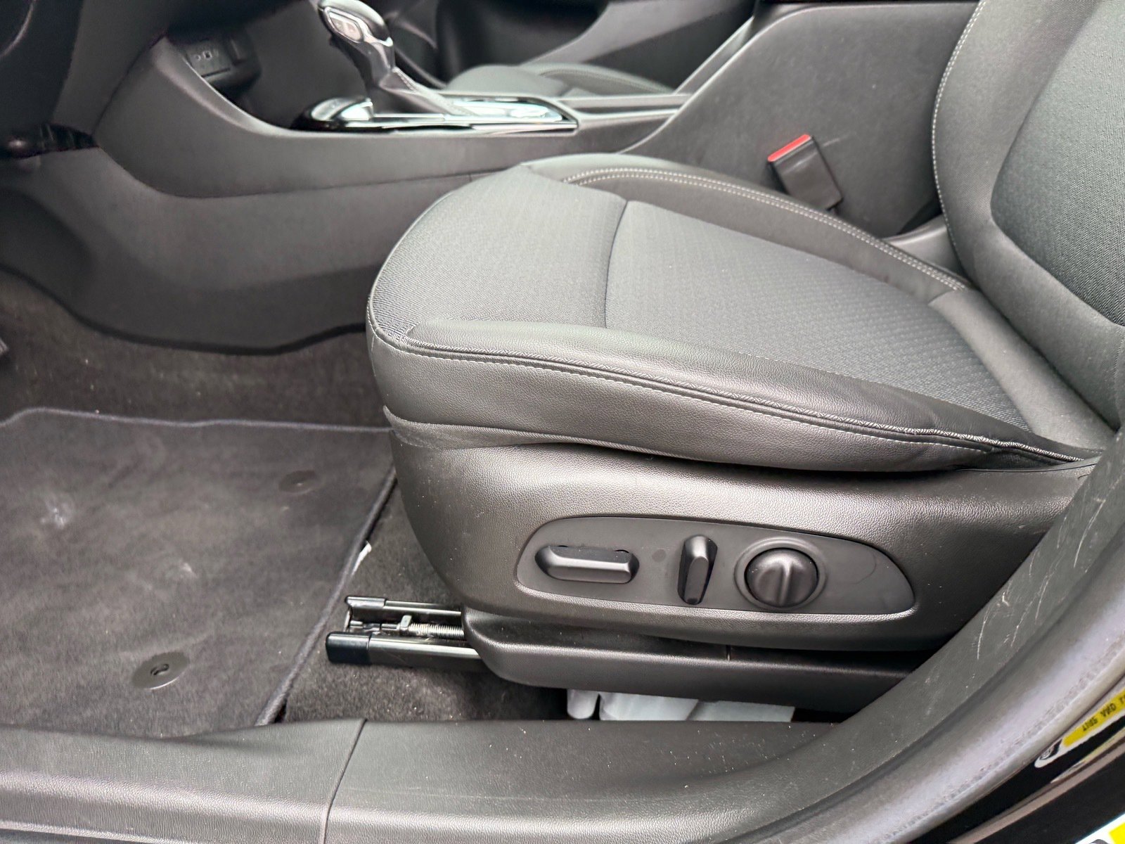 Used 2022 Buick Encore GX Select image 21