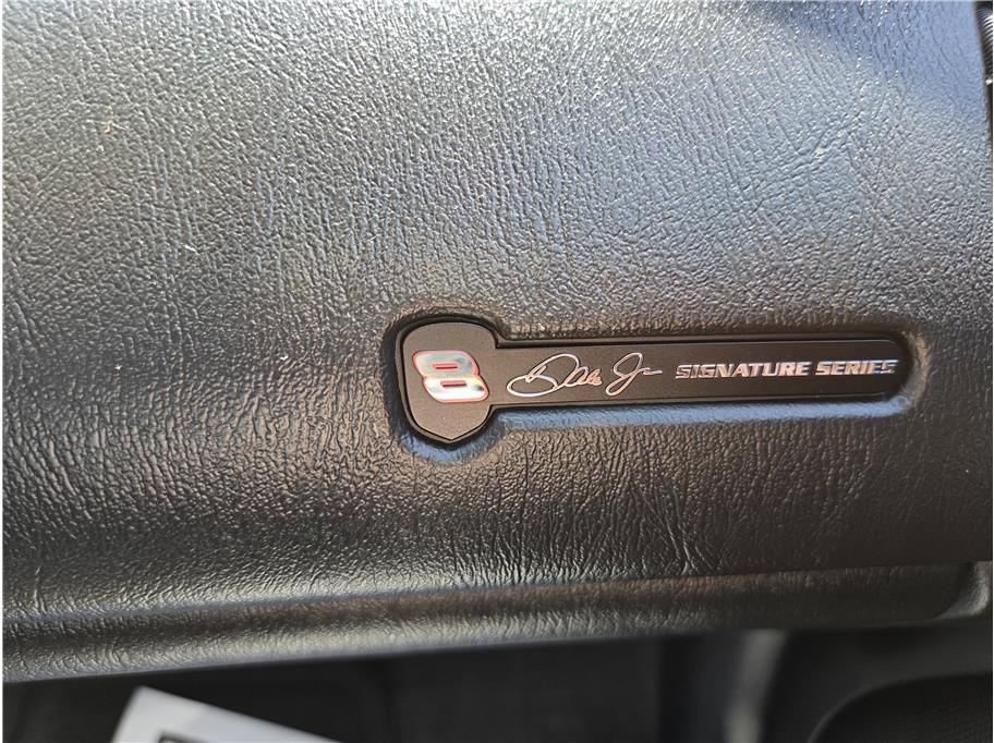 Used 2004 Chevrolet Monte Carlo SS w/ Dale Earnhardt Jr. Package FWD image 17