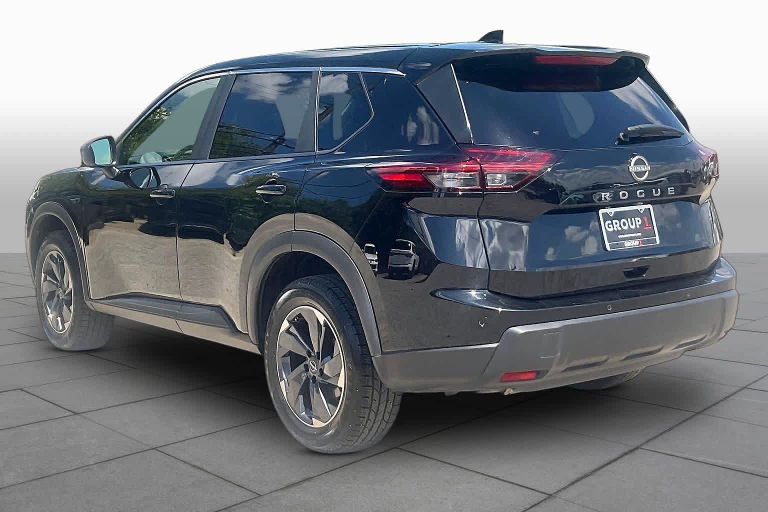 Used 2025 Nissan Rogue SV FWD image 12
