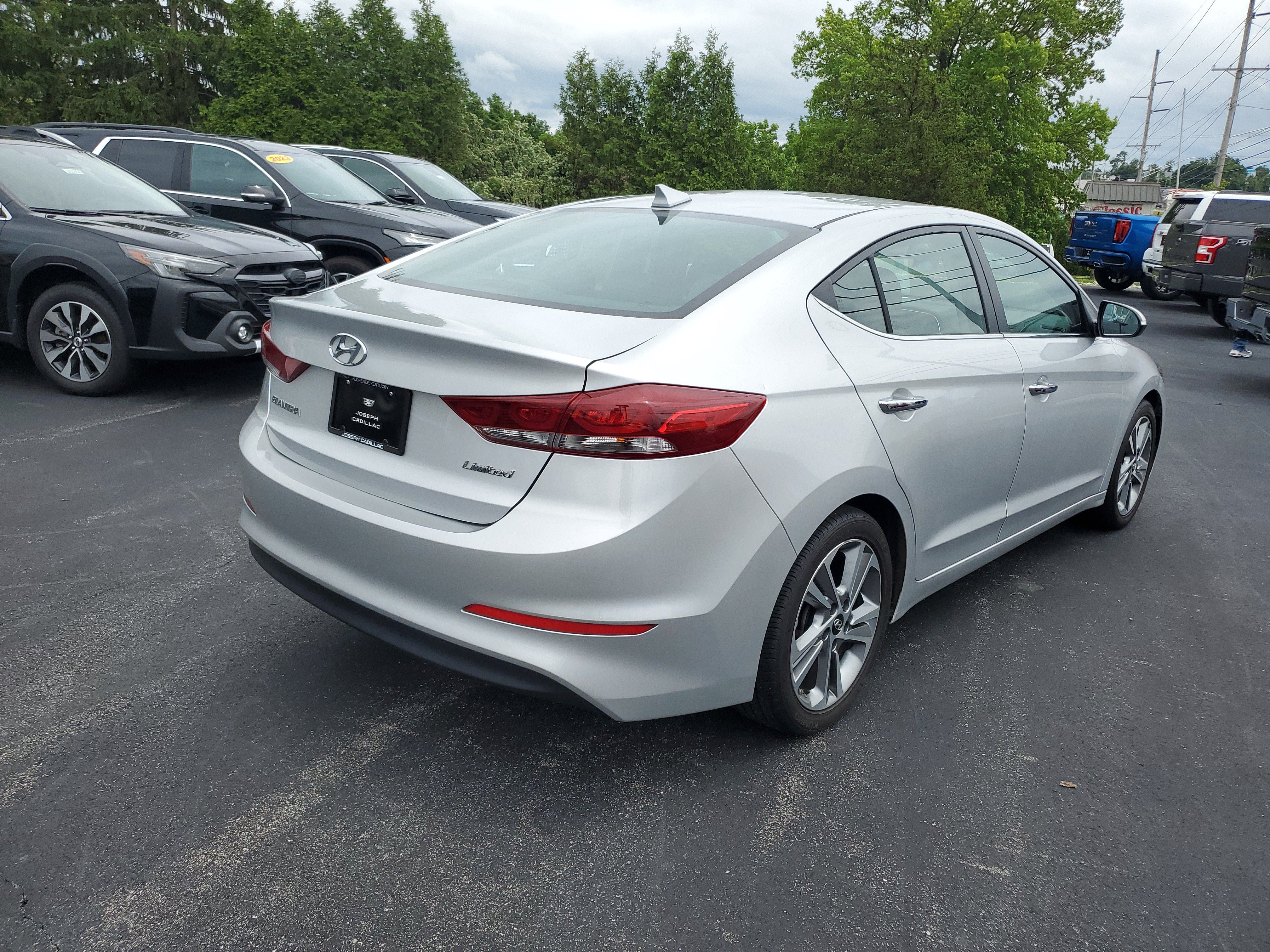 Used 2017 Hyundai Elantra Limited w/ Limited Tech Package 08 FWD image 3