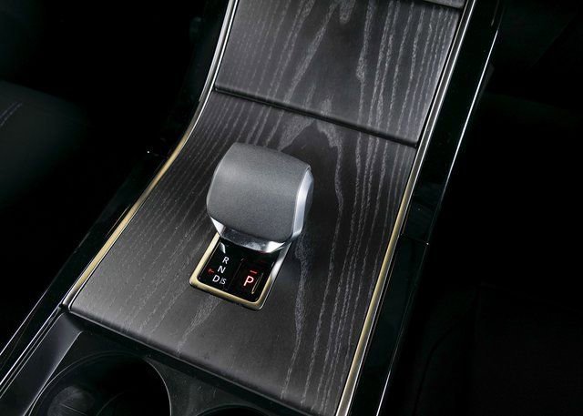 New 2026 Land Rover Range Rover Velar Dynamic SE image 13