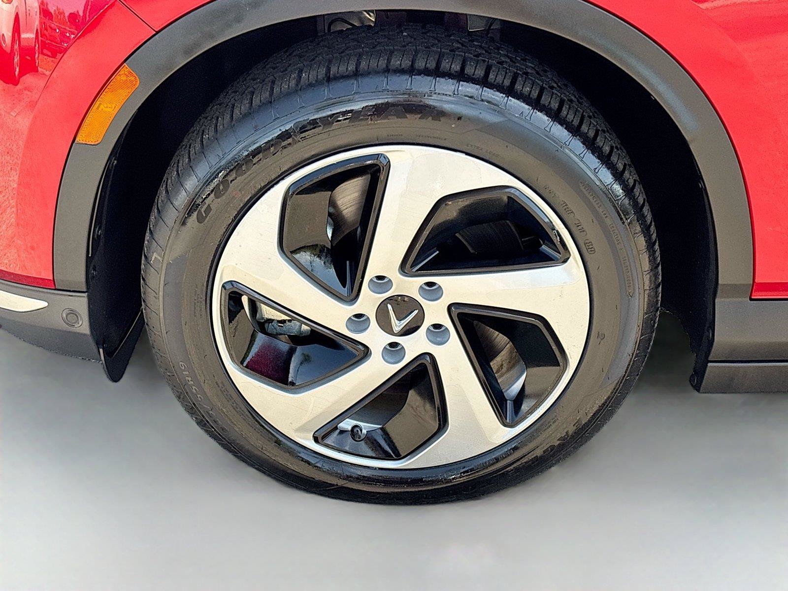 New 2025 VinFast VF 8 Eco AWD/4WD image 30