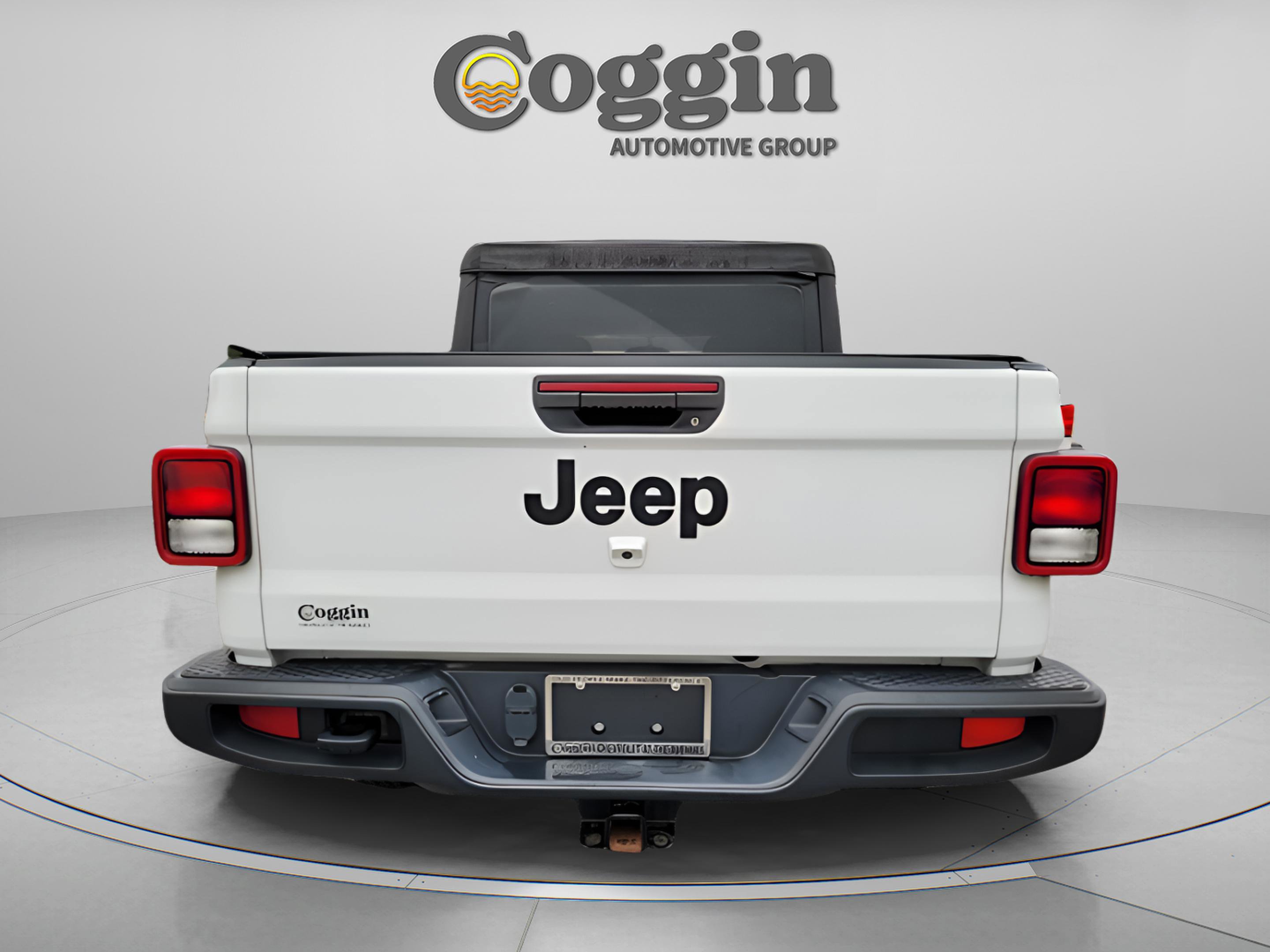 Used 2023 Jeep Gladiator Sport image 3