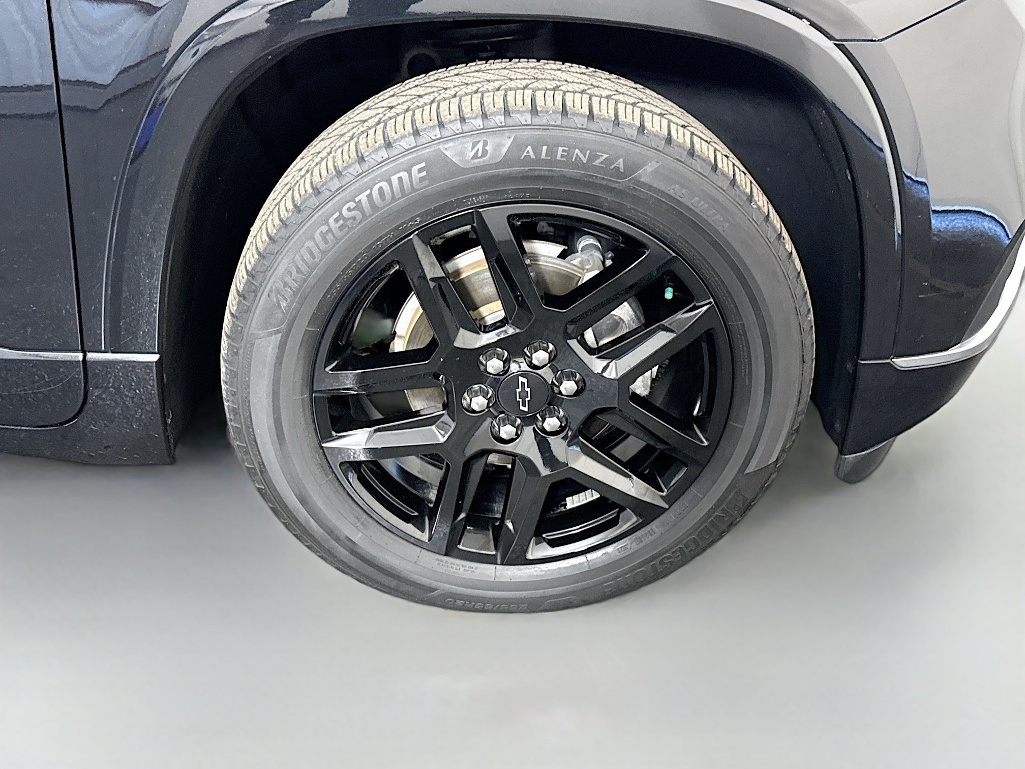 Used 2019 Chevrolet Traverse Premier w/ LPO, Blackout Package FWD image 32