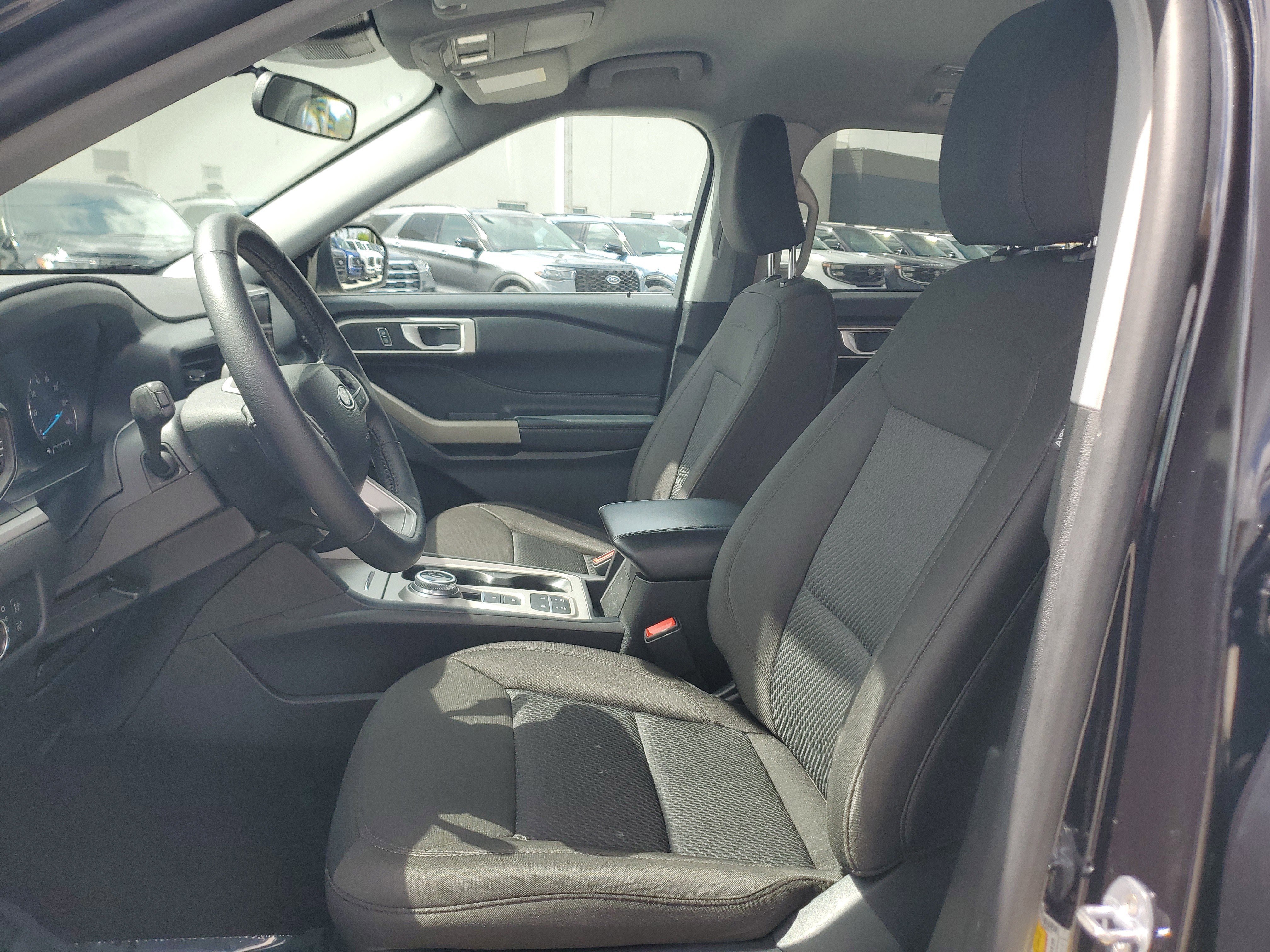 Used 2023 Ford Explorer XLT image 11