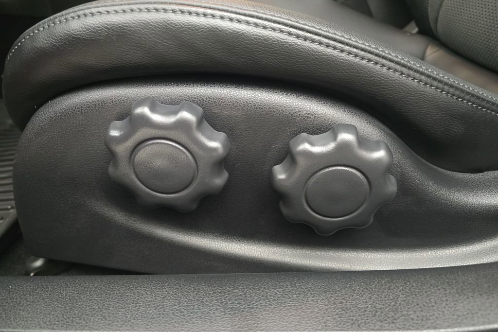 Used 2024 Nissan Z Performance w/ Heritage Edition image 13