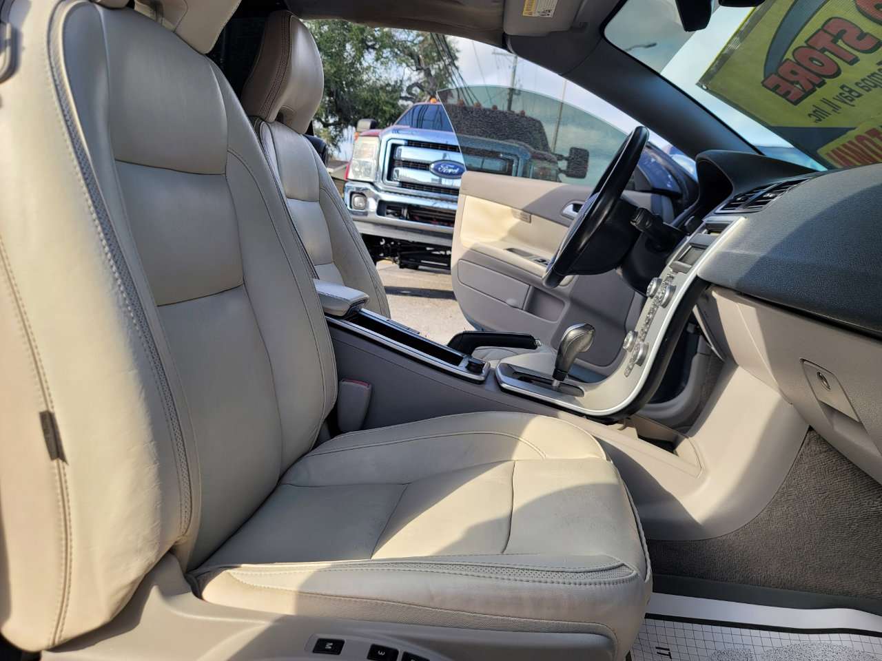 Used 2011 Volvo C70 T5 w/ Convenience Pkg image 14