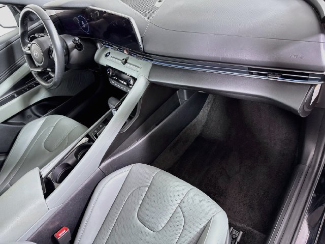 Certified 2025 Hyundai Elantra Limited FWD image 32