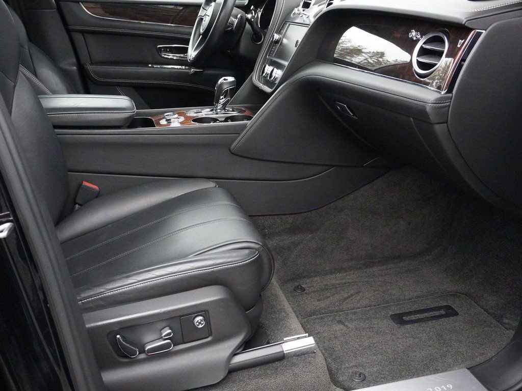 Used 2019 Bentley Bentayga AWD/4WD image 29