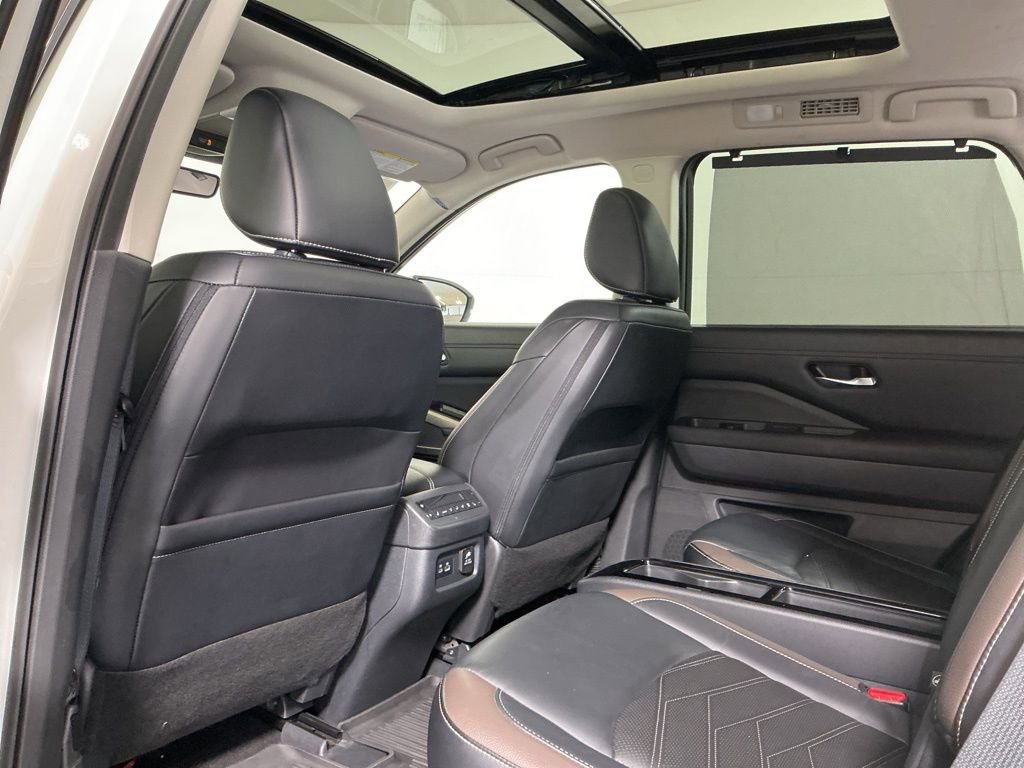 Used 2023 Nissan Pathfinder Platinum image 26