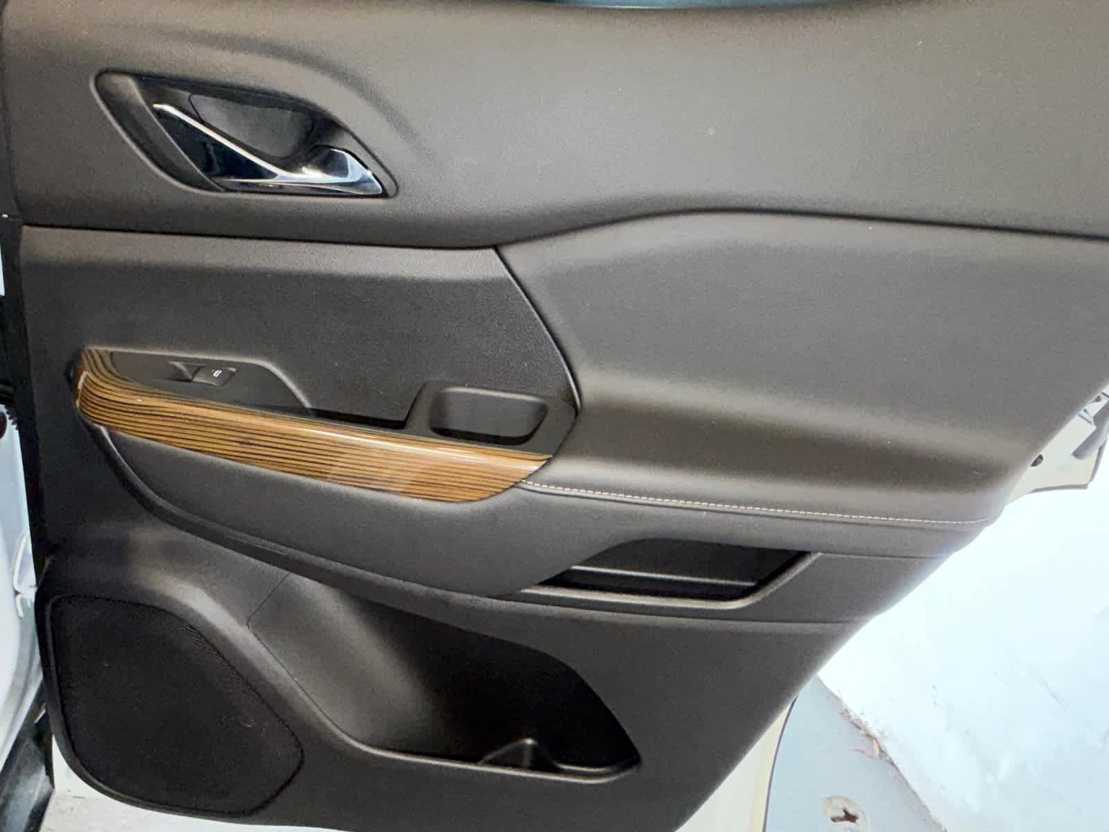 Used 2023 GMC Acadia SLE w/ Driver Convenience Package image 34