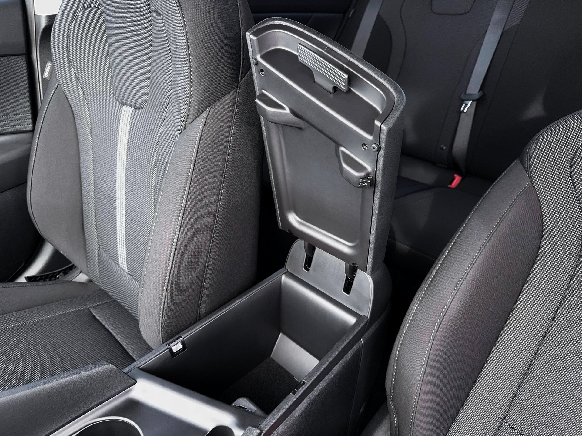 New 2026 Hyundai Elantra SE FWD image 18