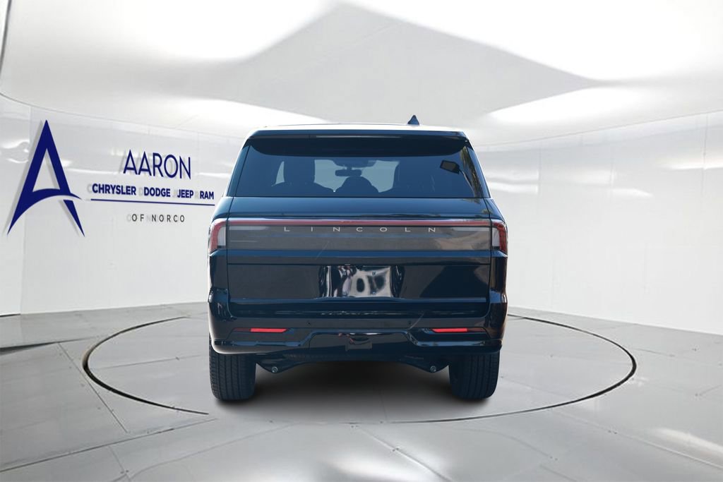 Used 2025 Lincoln Navigator Black Label image 3