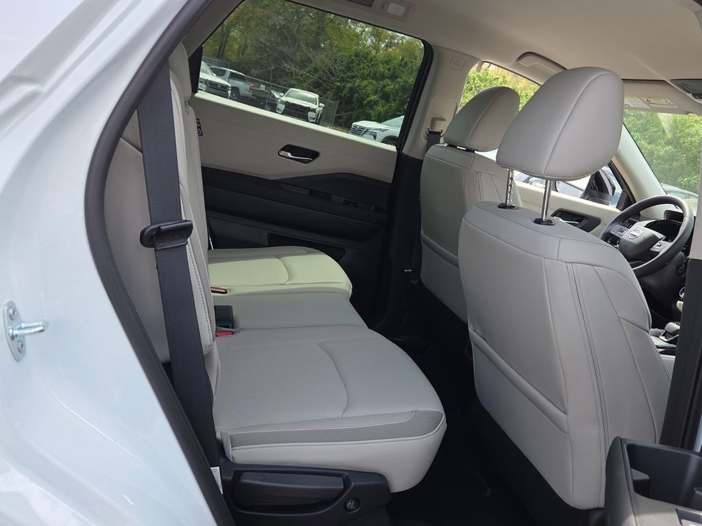 New 2026 Nissan Pathfinder SL image 11