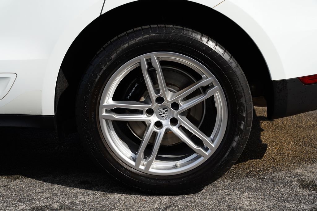 Used 2019 Porsche Macan AWD/4WD image 18