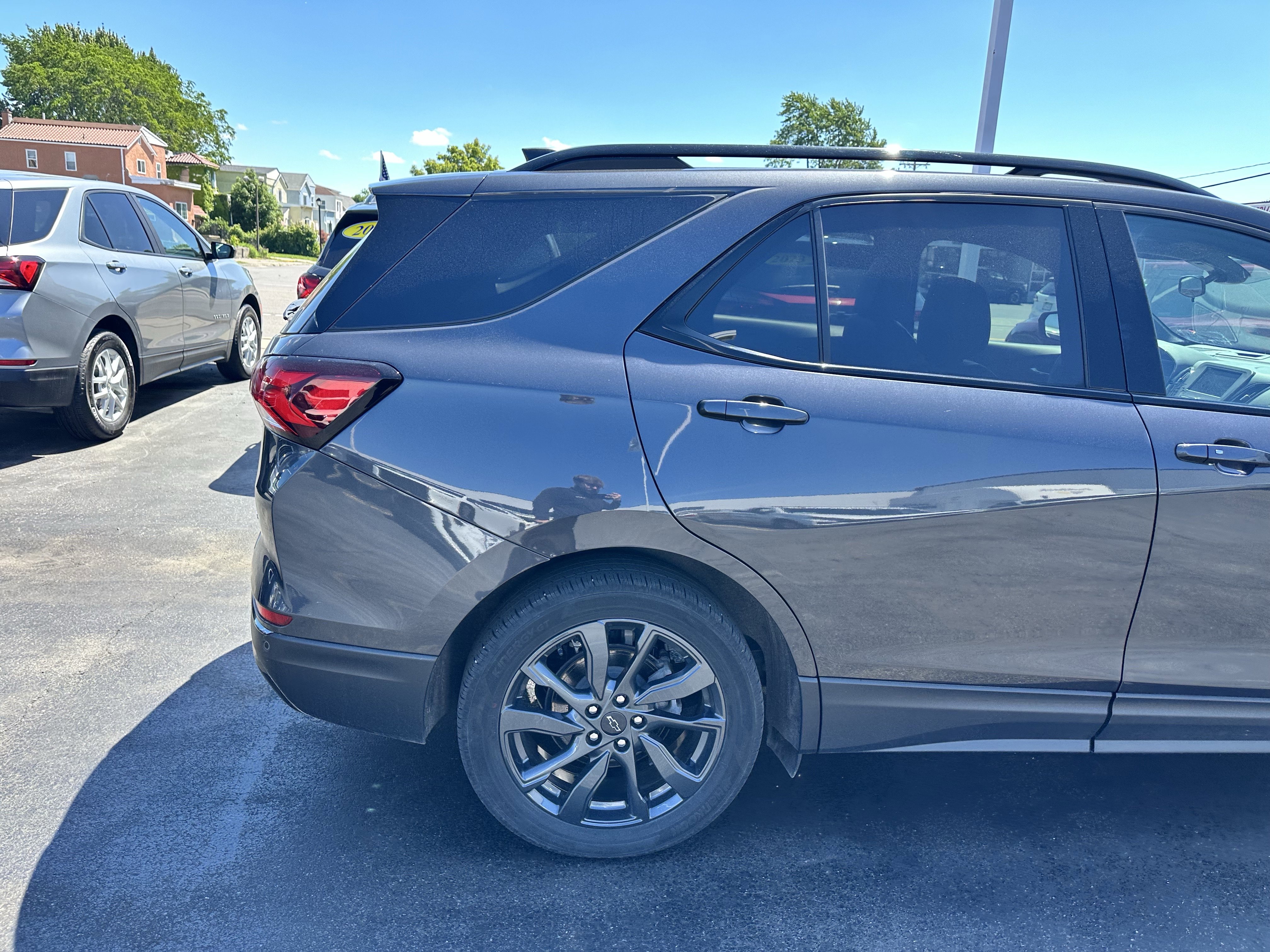Used 2023 Chevrolet Equinox RS AWD/4WD image 9