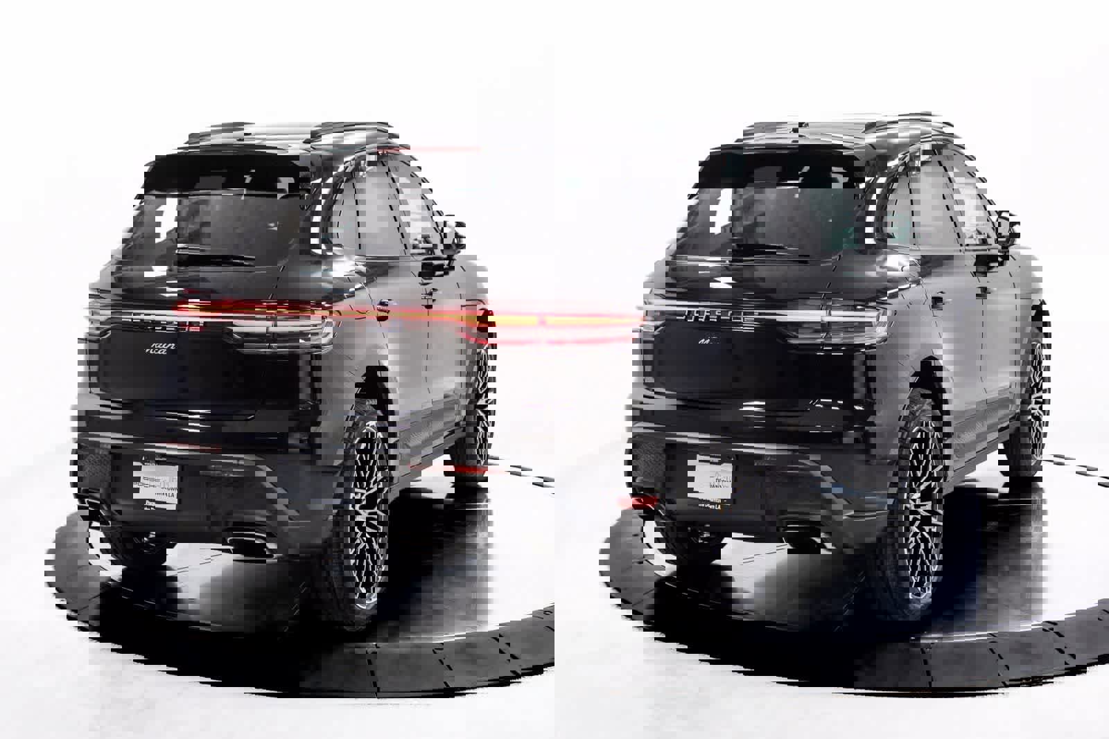 Certified 2025 Porsche Macan image 7