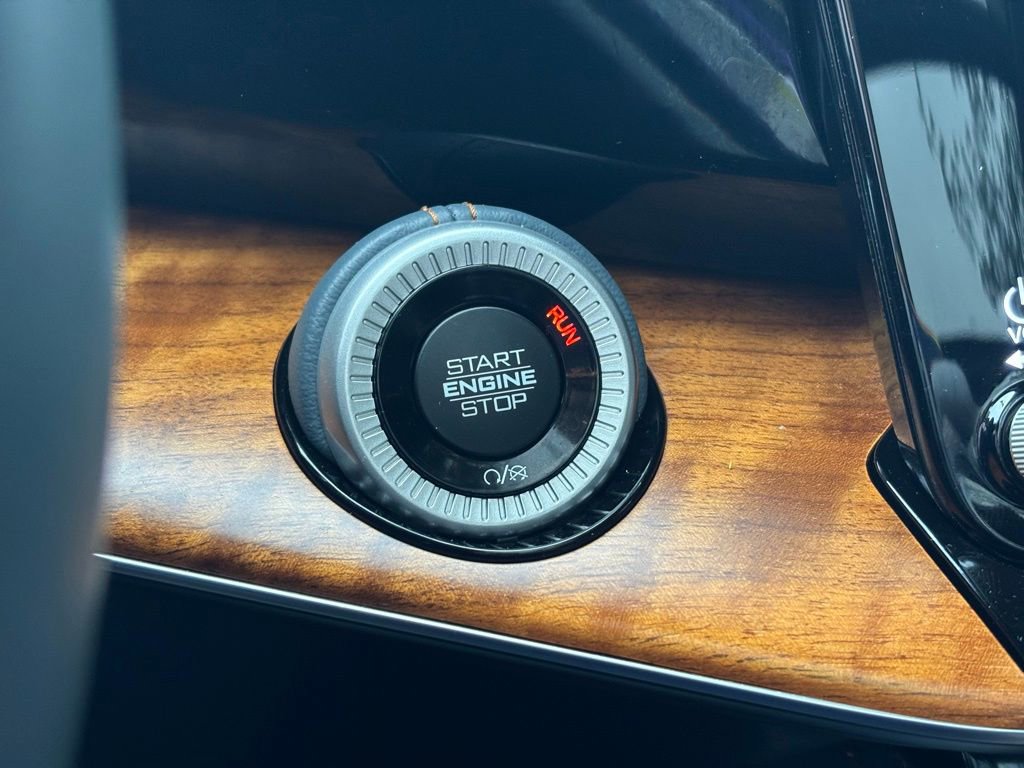 Used 2022 Jeep Grand Wagoneer Series III w/ Rear Seat Video Group 1 image 38