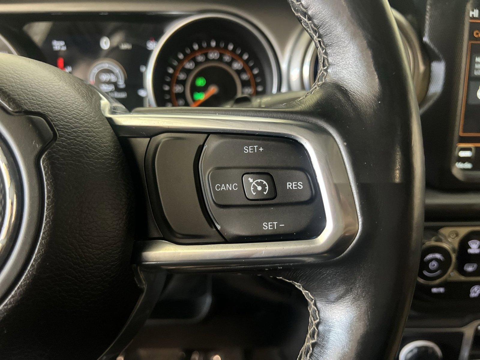 Used 2018 Jeep Wrangler Unlimited Sahara image 33