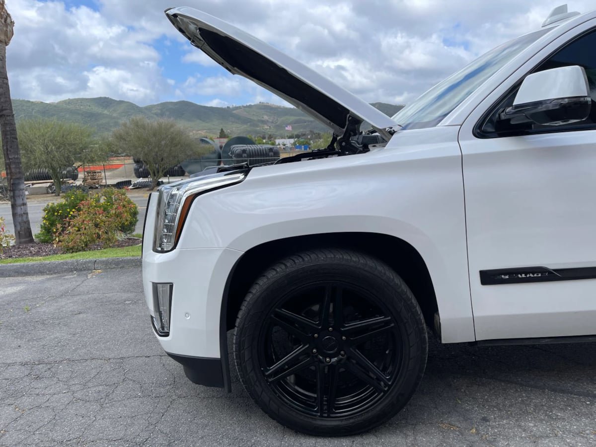Used 2017 Cadillac Escalade ESV Luxury AWD/4WD image 37