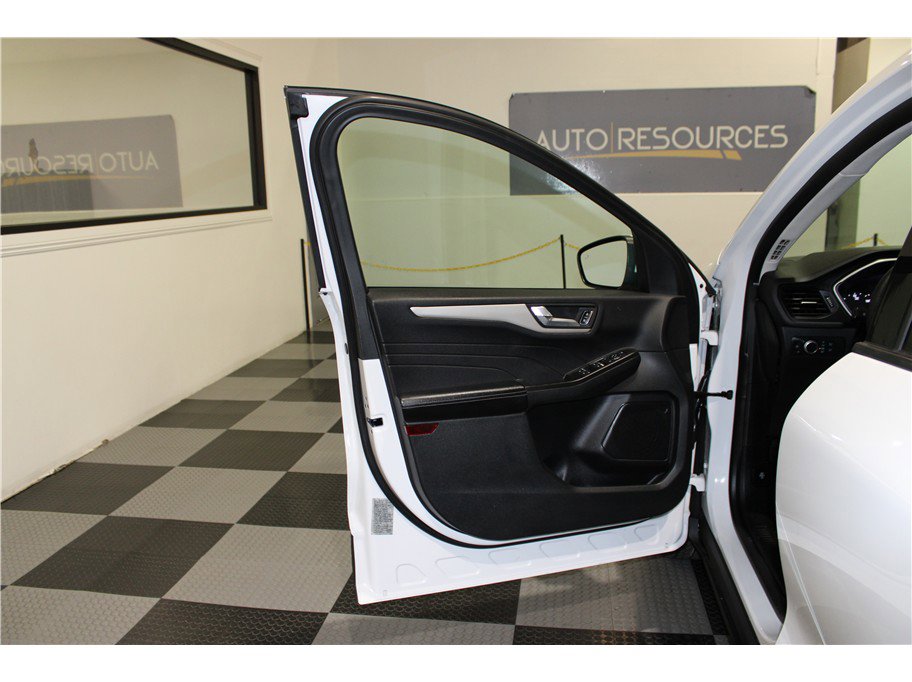 Used 2021 Ford Escape SE image 11