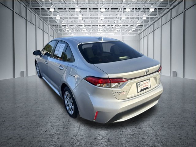 Used 2021 Toyota Corolla LE FWD image 3
