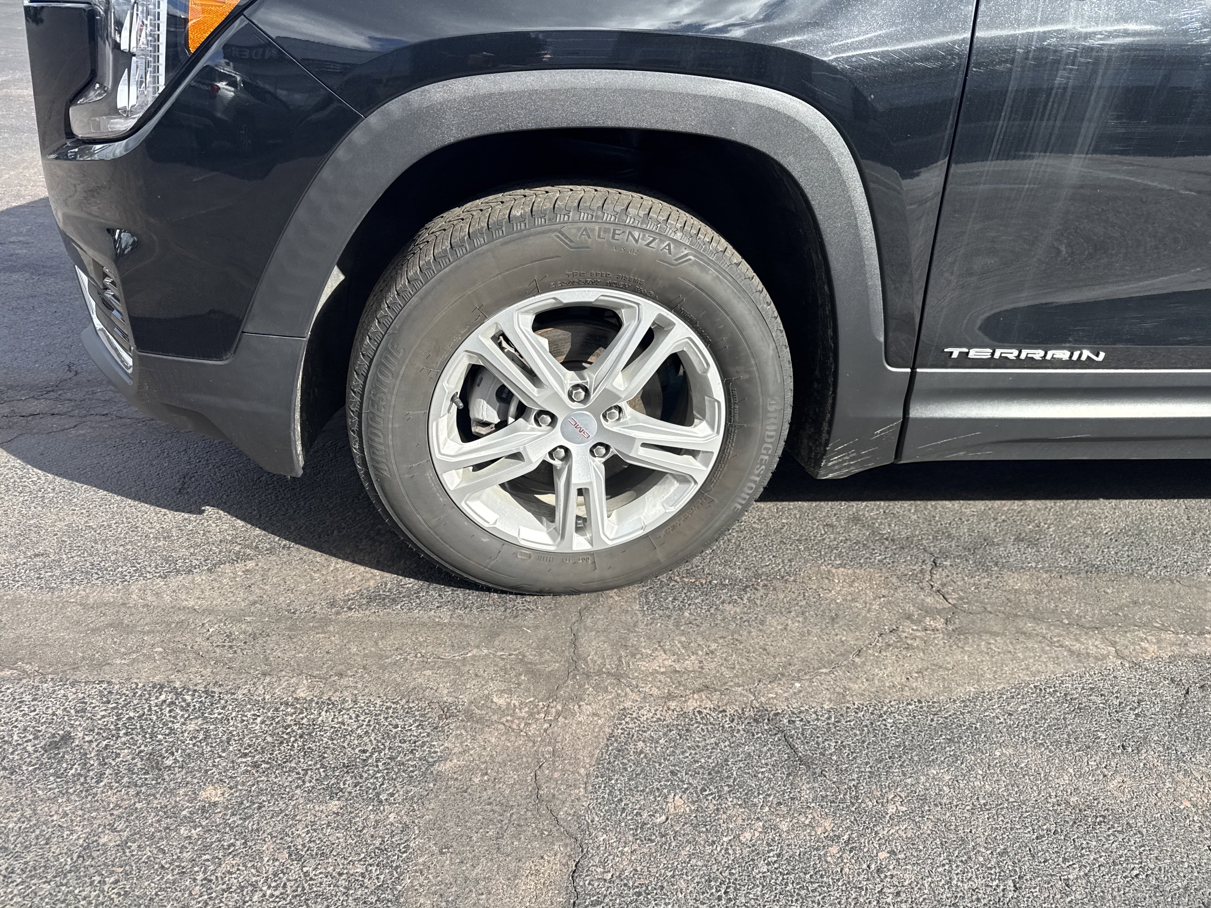 Used 2024 GMC Terrain SLE w/ Driver Convenience Package AWD/4WD image 11