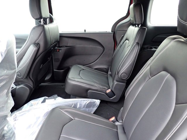 New 2026 Chrysler Pacifica Select image 13