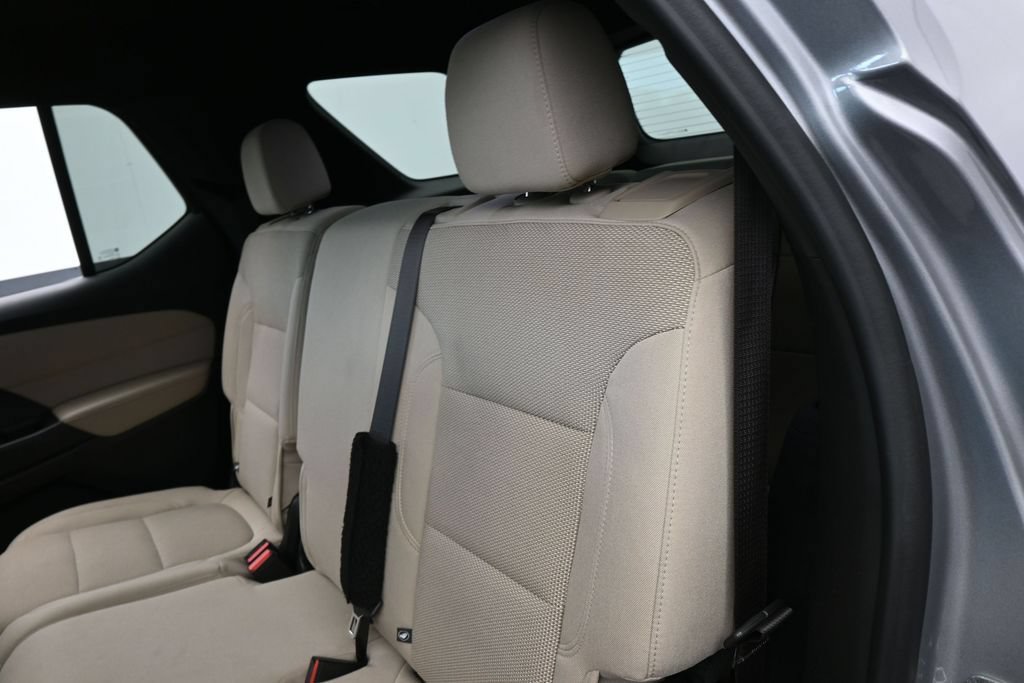 Used 2023 Chevrolet Traverse LS FWD image 29