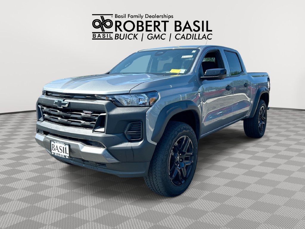 Used 2024 Chevrolet Colorado Trail Boss w/ Technology Package AWD/4WD image 1