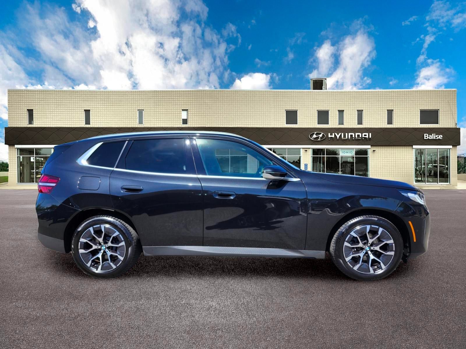 Used 2025 BMW X3 xDrive30i w/ Convenience Package AWD/4WD image 2