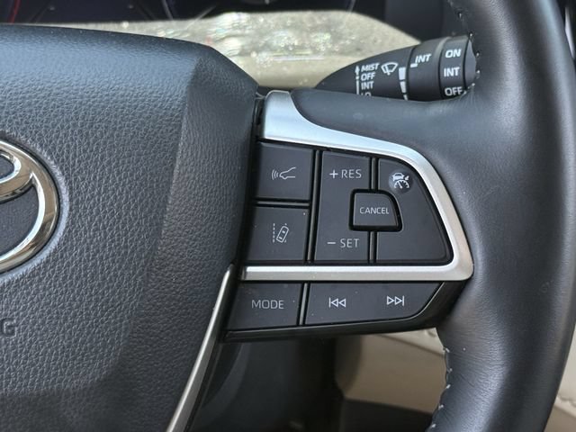 Used 2024 Toyota Highlander Limited FWD image 14